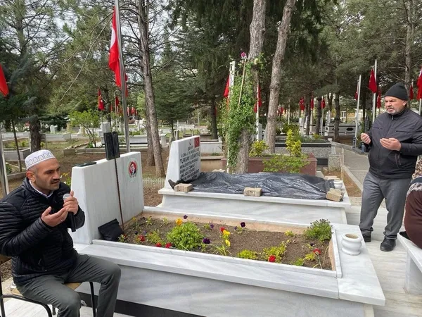 sehit-polis-ramazan-akcadag-sehadetinin-8-yilinda-dualarla-anildi-1744465924660.jpg