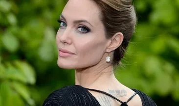 Angelina Jolie’nin hafızalara kazınan kırmızı halı şıklığı!