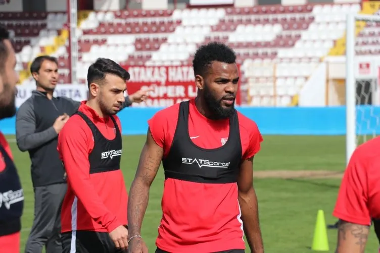 Son dakika: Hatayspor, Fenerbahçe'nin Aaron Boupendza teklifini açıkladı