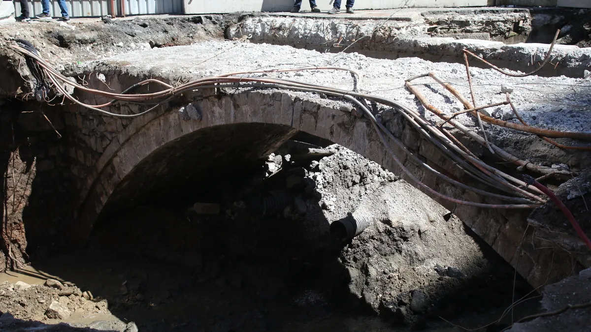 Rize’de keşfedildi: Büyüleyici tarihi yapı meğer yıllardır ordaymış! Cam kaplamayla sergilenecek…