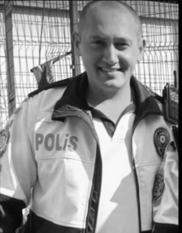istanbulda-trafik-kazasinda-sehit-olan-polis-memuru-memleketinde-son-yolculuguna-ugurlandi-1730718158576.jpg