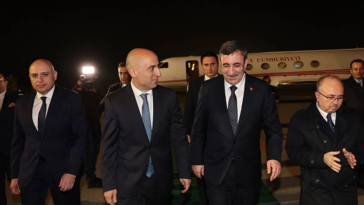 Cumhurbaşkanı Yardımcısı Yılmaz ‘TDT Toplantısı’ için Bakü’de Cumhurbaşkanı Yardımcısı Yılmaz ‘TDT Toplantısı’ için Bakü’de