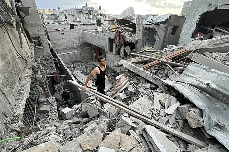 İsrail Gazze’de Filistinlilerin sığındığı okulu hedef aldı: 3 ölü, 15 yaralı