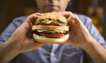 Sadece hamburger yiyerek 2 haftada 7 kilo verdi! Diyetini 100 gün devam ettireceğini açıklayan adam: Kesinlikle işe yarıyor