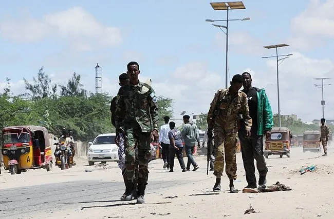 Somali’de askeri üsse bombalı intihar saldırısı: Çok sayıda ölü ve yaralı var