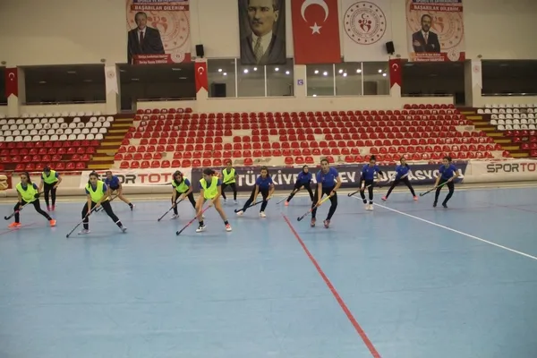21-yas-alti-milli-takim-amasyada-kampa-girdi-1668333051146.jpg