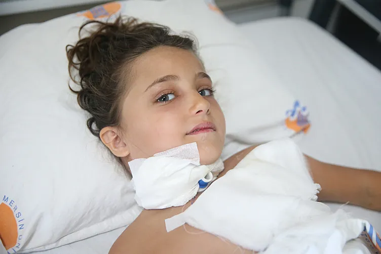 Mersin’de korkutan olay: Şah damarına 2 cm kalmıştı!