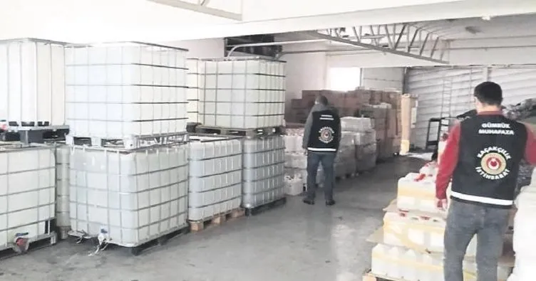 İzmir’de 15 ton 117 lt etil alkol ele geçirildi