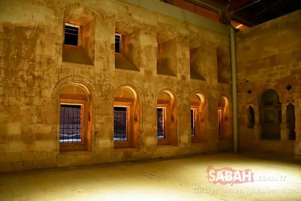 Ağrı'da Osmanlı yadigarı İshak Paşa Sarayı ışıl ışıl