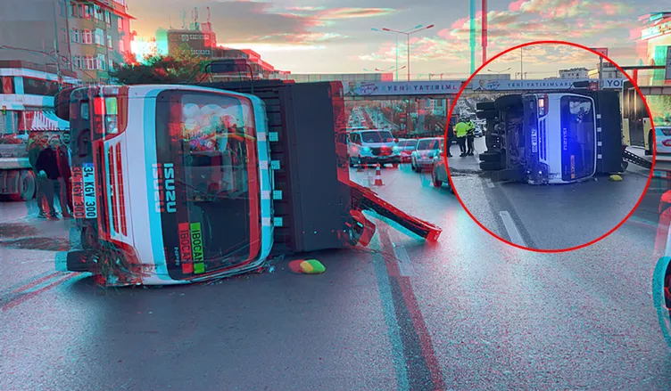 İstanbul Pendik’te kaza: İş makinası taşıyan kamyonet yan yattı!