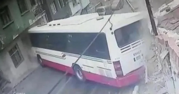 Kontrolden çıkan otobüs, evlere çarpıp durabildi: 6 yaralı