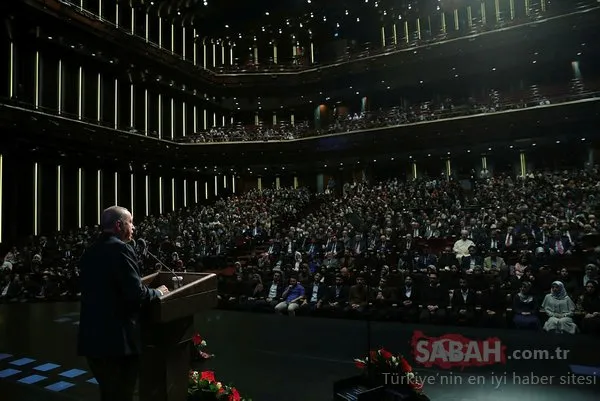 Ankara Üniversitesi İlahiyat Fakültesi'nin 70. kuruluş yıl dönümünde Başkan Erdoğan'a özel hediye