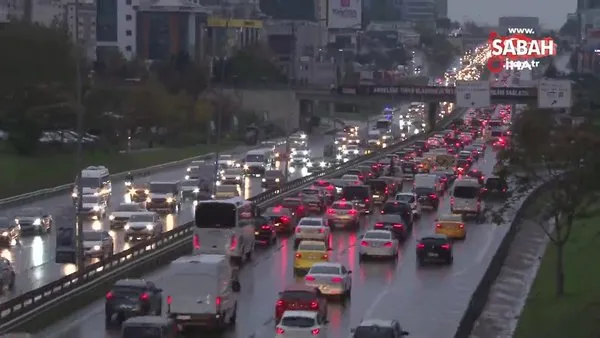 İstanbul’da sağanak etkisini gösterdi, D-100 Pendik istikametinde uzun araç kuyrukları oluştu | Video