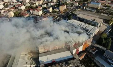 İstanbul Sultanbeyli’de yangın paniği: Fabrika alevlere teslim!