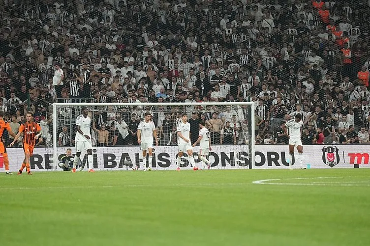 Son dakika: Beşiktaş’ta yıldız isme büyük tepki! Taraftarlar faturayı ona çıkardı...