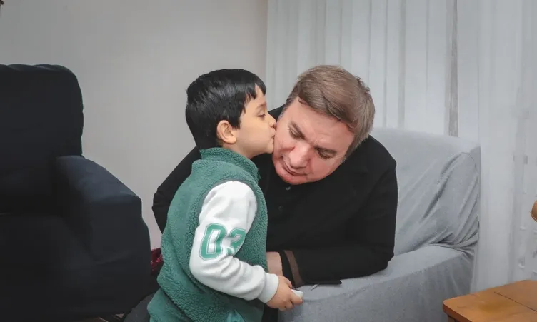 SON DAKİKA |Depremzede Muhammed’e teyze şefkati: Kardeşimin emaneti başımın tacı