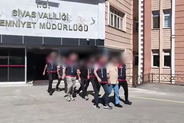 sivasta-10-milyon-liralik-dolandiricilik-operasyonu-1755093432989.jpg