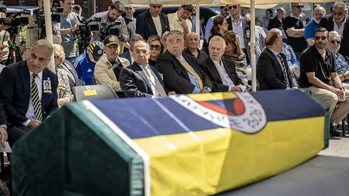 Fenerbahçe’de eski yönetici Derviş Köksal Özbek için tören düzenlendi! Fenerbahçe’de eski yönetici Derviş Köksal Özbek için tören düzenlendi!