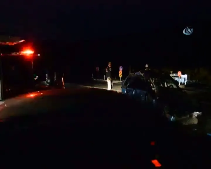 Otomobil kamyonet ile çarpıştı: 9 yaralı