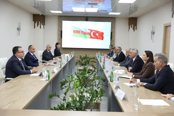azerbaycan-tarim-bakani-memmedov-tyab-ve-turktob-heyetini-agirladi-1716310837049.jpg