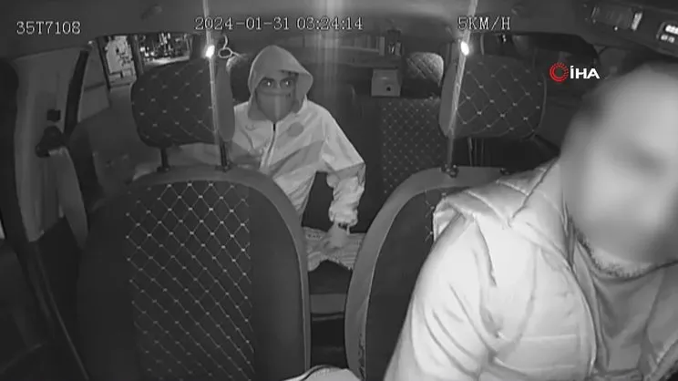 Takside dehşet anları kamerada: Soğukta üşümesin diye aldığı müşteri tarafından vuruldu! | Video