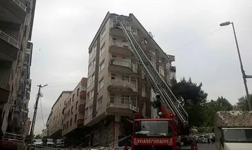 Güngören’de 5 katlı binanın teras kısmı alt kattaki balkona çöktü