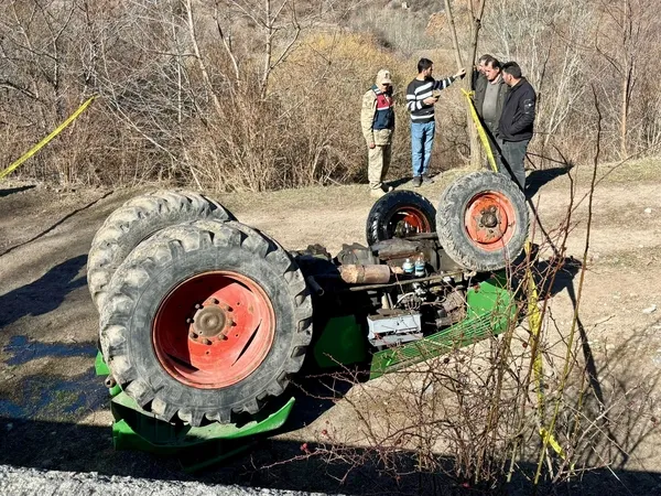devrilen-traktor-surucusu-hayatini-kaybetti-1774364856651.jpg