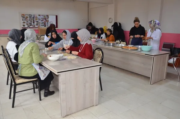 Muş halk eğitim merkezinde geleceğin aşçıları yetişiyor! musta gelecegin ascilari halk egitim merkezinde yetisiyor 1711364926121