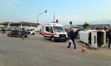 Kamyonet ile minibüs çarpıştı: 10 yaralı #adana