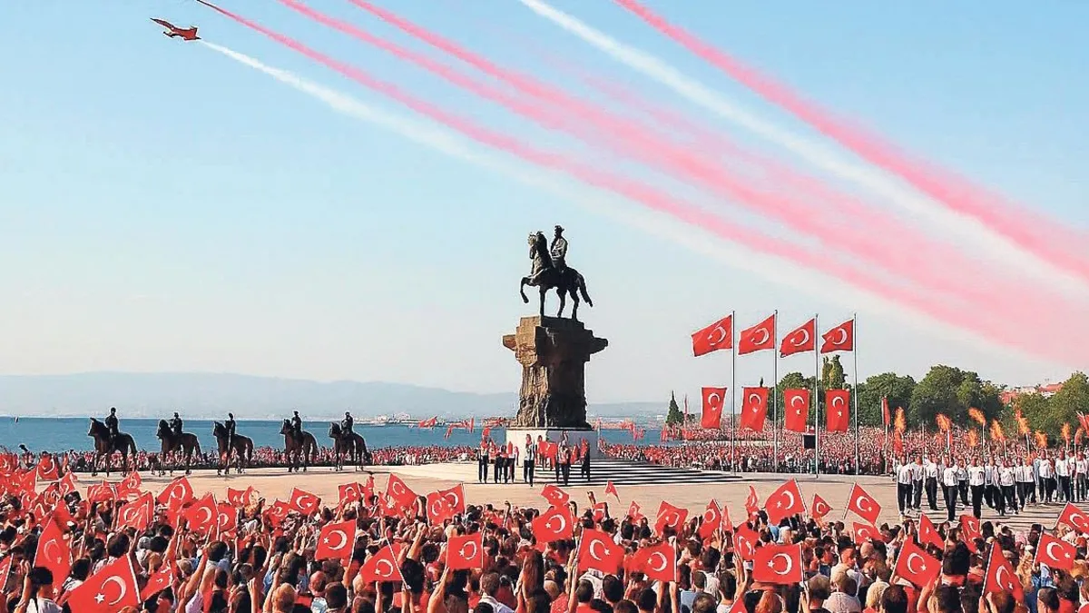 İzmir, kurtuluşunun 103. yılını kutluyor