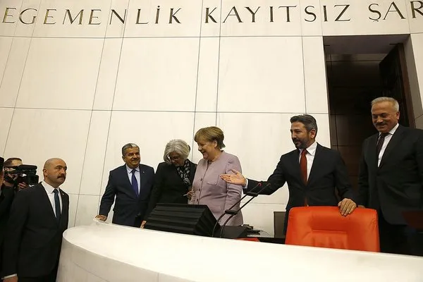 Almanya Başbakanı Merkel Gazi Meclis'i ziyaret etti!