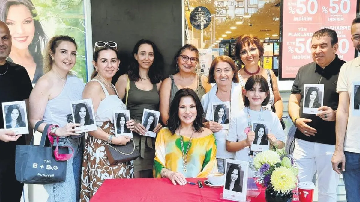 Aydan Şener’e imza gününde yoğun ilgi