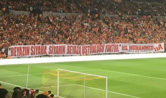 Gomis'e büyük destek! Anlamlı pankartlar.. - 1