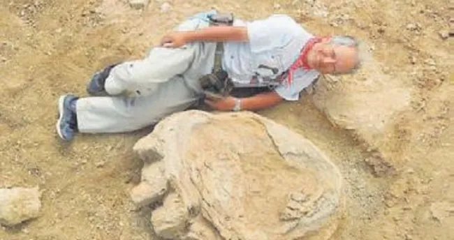 En büyük dinozor ayak izi bulundu