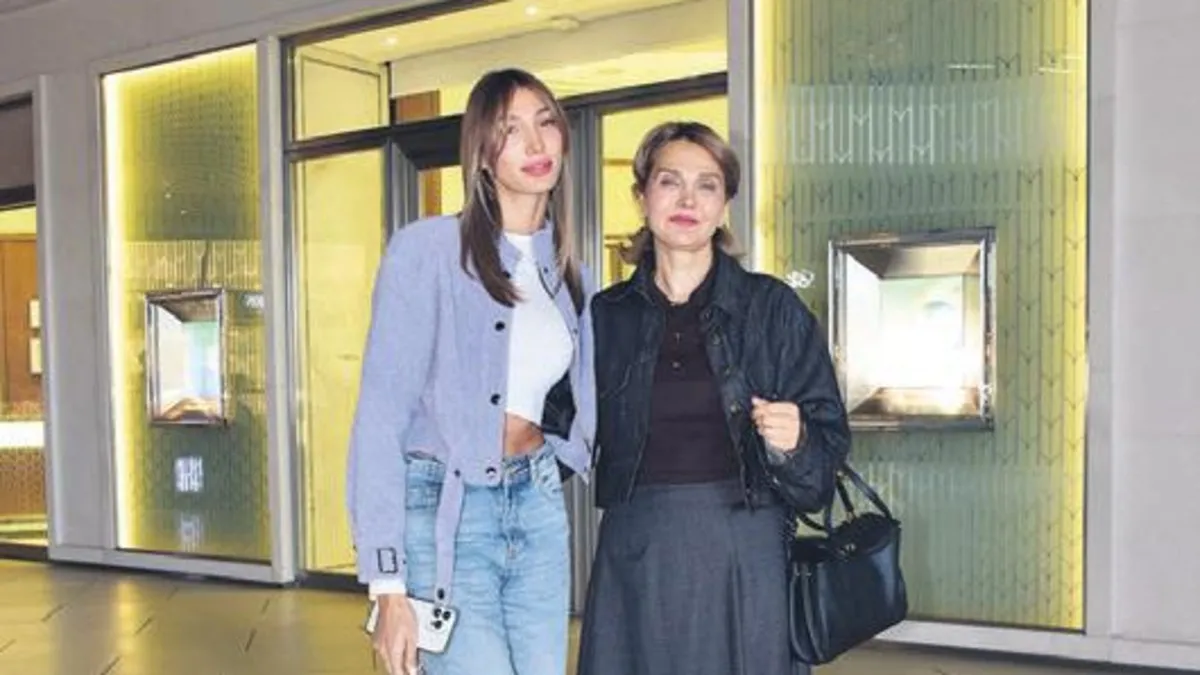 Anne-kız kahve molası Anne-kız kahve molası