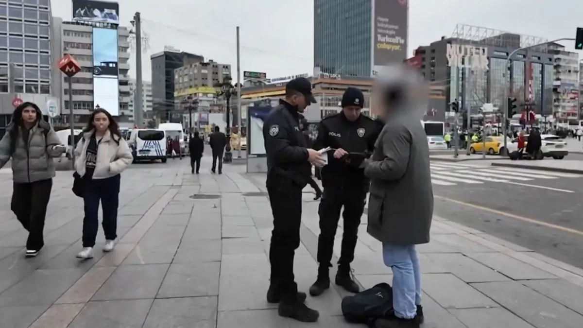 ‘Kalkan-37’ operasyonlarında 42 göçmen kaçakçılığı organizatörü yakalandı ‘Kalkan-37’ operasyonlarında 42 göçmen kaçakçılığı organizatörü yakalandı