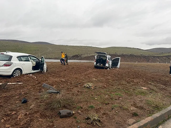 bingolde-feci-kaza-hafif-ticari-arac-ile-otomobil-carpisti-cok-sayida-yarali-var-1774187923293.jpeg