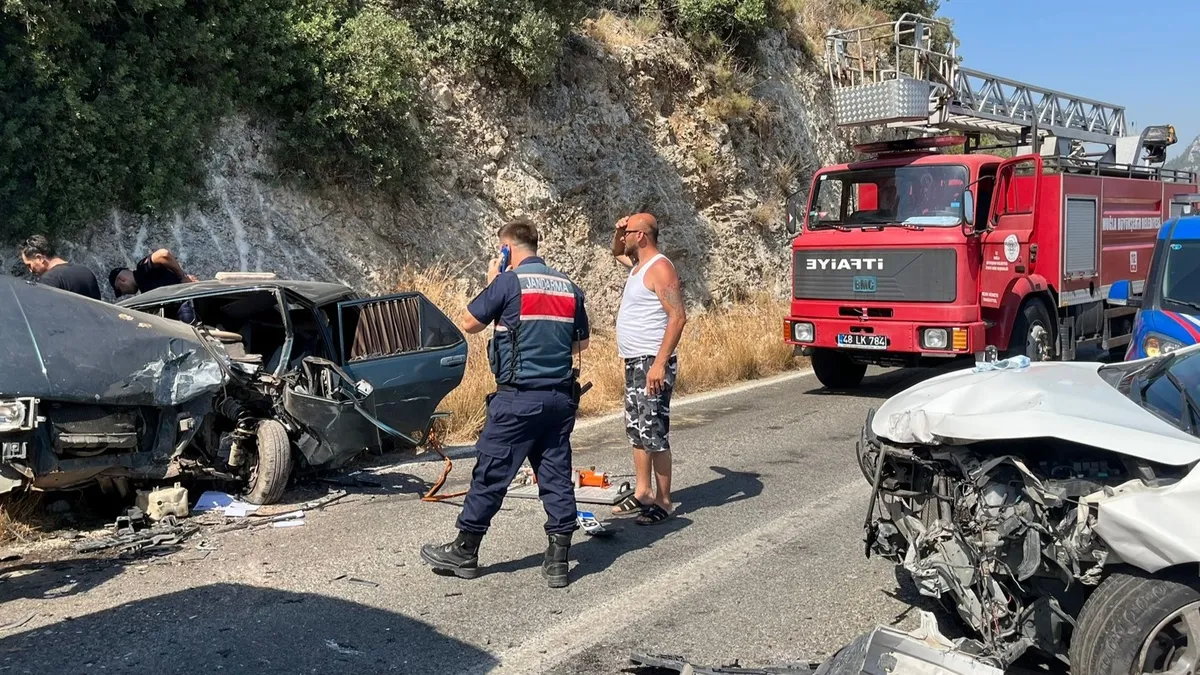 Milas’ta feci kaza: İki otomobil çarpıştı, 1 ölü, 5 yaralı