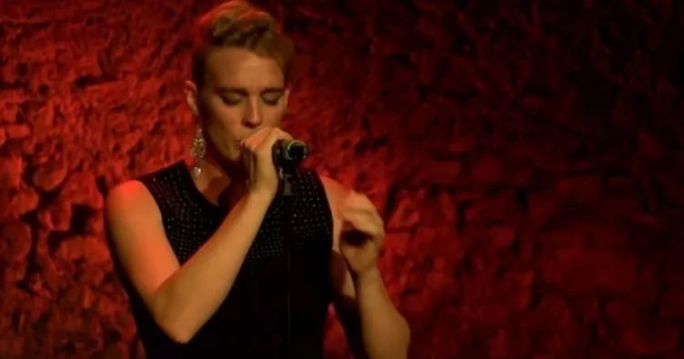 Barbara Weldens şarkı söylerken vefat etti