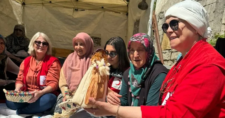 Kızılay gönüllüleri, köydelerdeki anneleri unutmadı