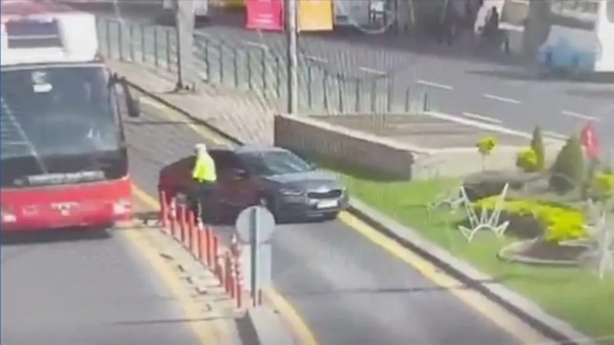 Polisin ‘dur’ ihtarına uymayan CHP’nin otobüs sürücüsünün ifadesi ortaya çıktı! “Başkan yardımcılarımız yola devam etmemi söylediler” Polisin ‘dur’ ihtarına uymayan CHP’nin otobüs sürücüsünün ifadesi ortaya çıktı! “Başkan yardımcılarımız yola devam etmemi söylediler”