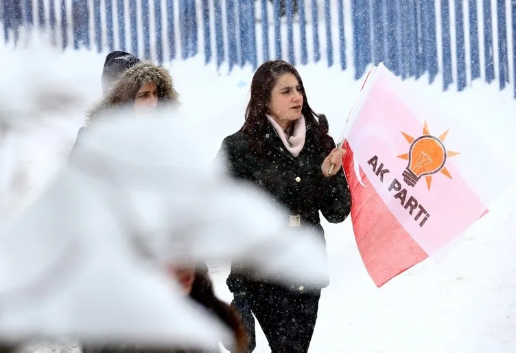 Erzurumlular kar kış dinlemedi AK Parti miting alanı doldu