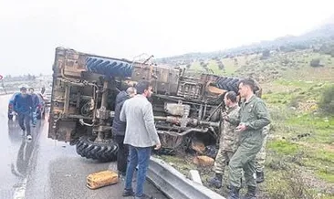 Hatay’da askeri araç devrildi!