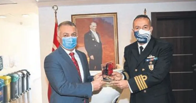 Askeri deniz aracında markayız