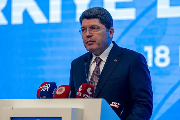 son-dakika-adalet-bakani-yilmaz-tunctan-ekrem-imamoglunun-gozaltina-alindigi-sorusturmayla-ilgili-aciklama-1742387504656.jpg