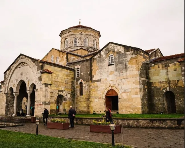 trabzon-kultur-yolu-festivali-coskusu-basladi-kultur-sanat-ve-gastronomi-zenginligi-9-gun-surecek-1780741715007.jpeg