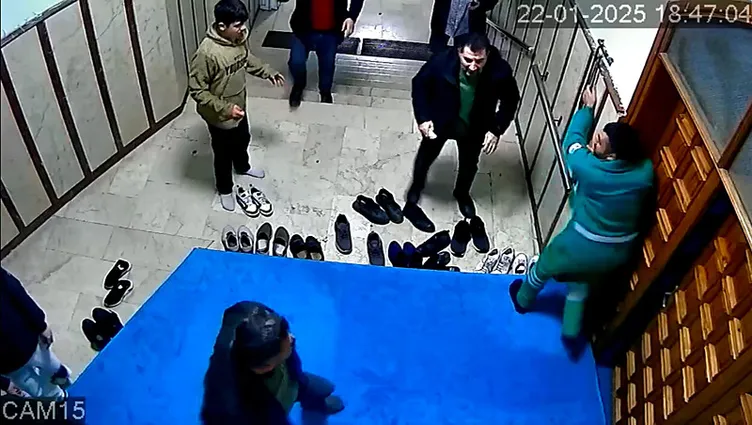 Dünya şampiyonu kick boksçu Yavuz Özden’den skandal hareket: Cami görevlisinin çenesini kırdı!