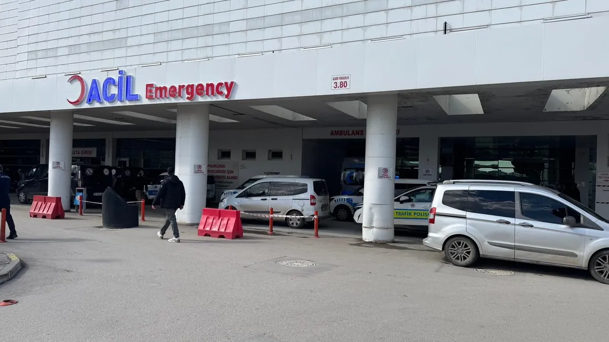 Hastanede vahşet: Kayseri’den Kırıkkaleye’ye gelen kardeşler ablasını bıçakladı! “Namusum için yaptım” dedi Hastanede vahşet: Kayseri’den Kırıkkaleye’ye gelen kardeşler ablasını bıçakladı! “Namusum için yaptım” dedi