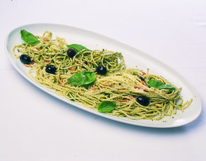 Pesto Soslu, Siyah Zeytinli Parmesanlı Spagetti