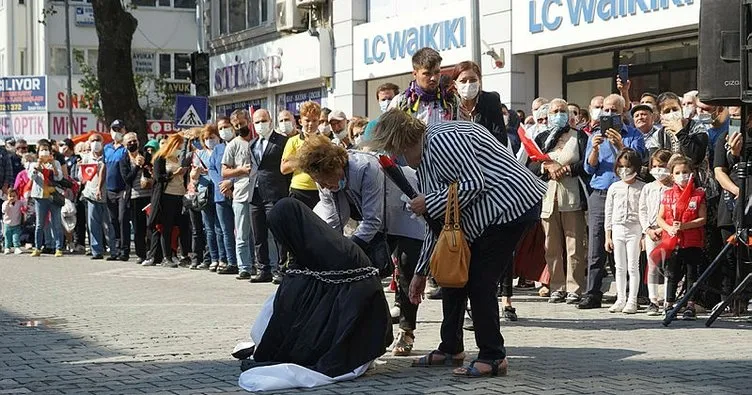 CHP’li belediyeden skandal tören: Türk kadınını zincire vurdular